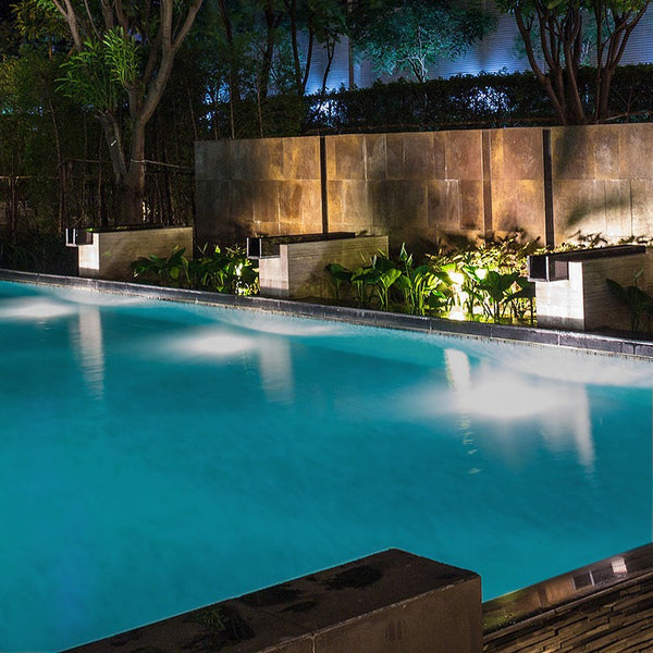Projecteur de piscine multicolore