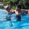 couple dans une piscine